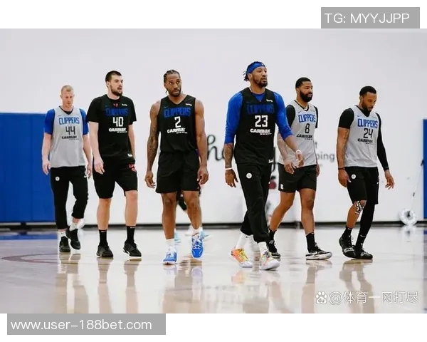 小莫呼吁卢执教应更积极转变角色不应忘记曾经的球员身份 小莫呼吁卢执教应更积极转变角色不应忘记曾经的球员身份