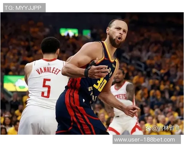 库里与汤普森幽默互动波杰姆努力融入却遭冷遇的趣事分享 库里与汤普森幽默互动波杰姆努力融入却遭冷遇的趣事分享